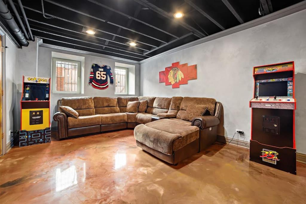Villa Chicago Mid-Century Gem Steps From United Center Extérieur photo