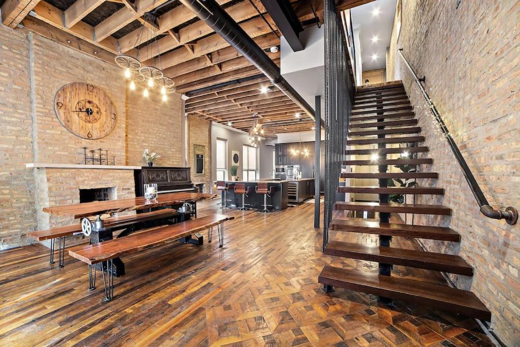 Villa Chicago Mid-Century Gem Steps From United Center Extérieur photo