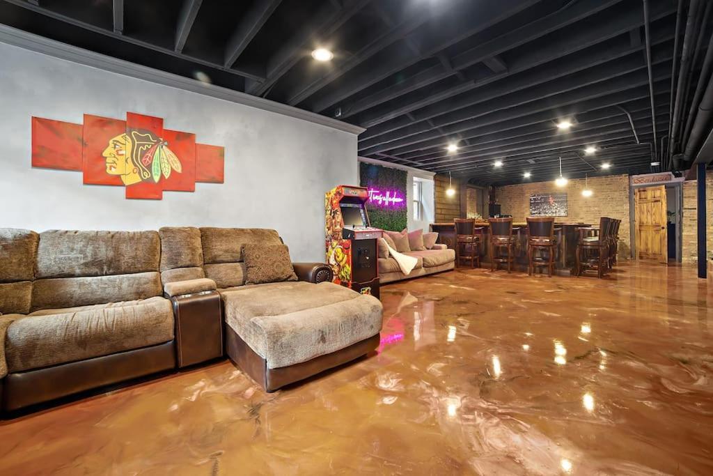 Villa Chicago Mid-Century Gem Steps From United Center Extérieur photo