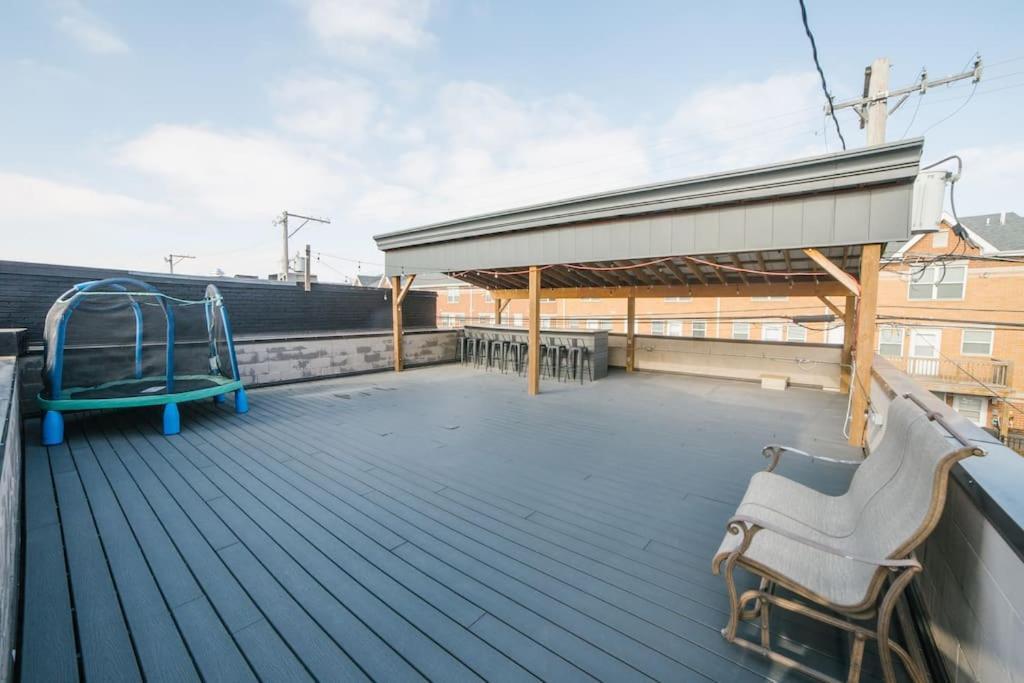 Villa Chicago Mid-Century Gem Steps From United Center Extérieur photo