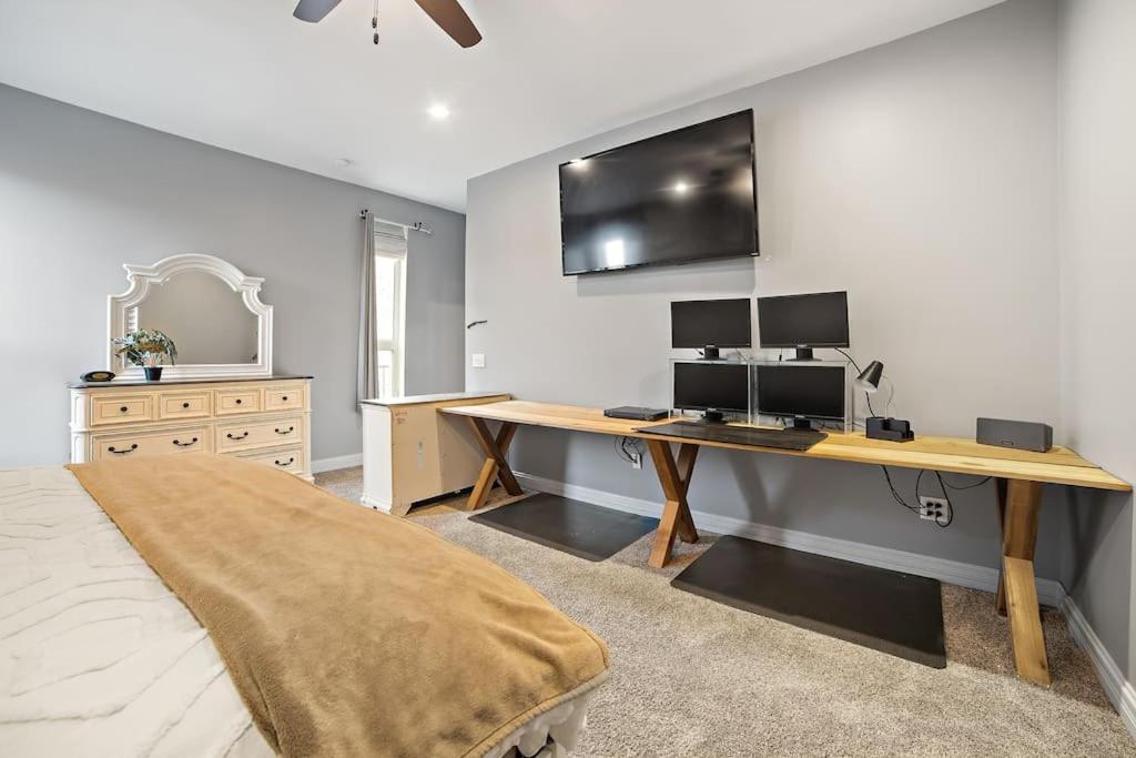 Villa Chicago Mid-Century Gem Steps From United Center Extérieur photo