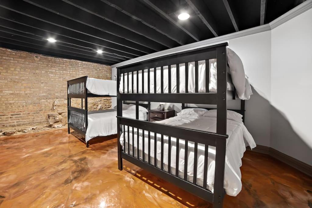 Villa Chicago Mid-Century Gem Steps From United Center Extérieur photo