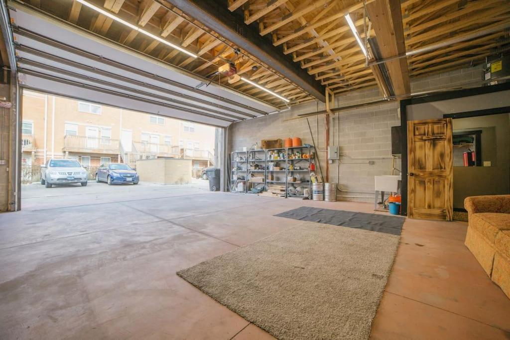 Villa Chicago Mid-Century Gem Steps From United Center Extérieur photo