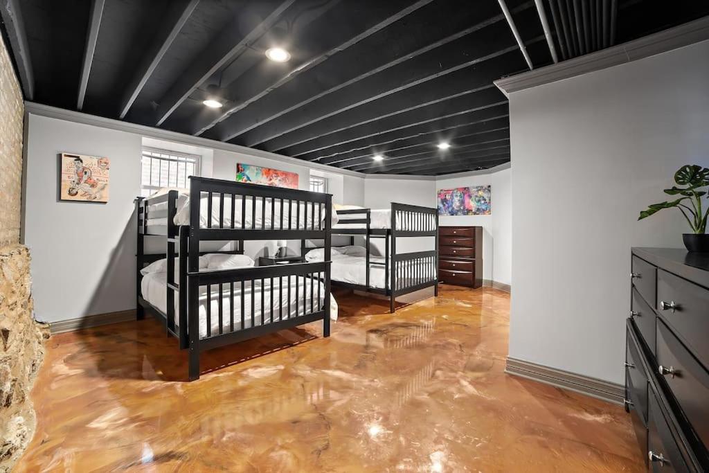 Villa Chicago Mid-Century Gem Steps From United Center Extérieur photo